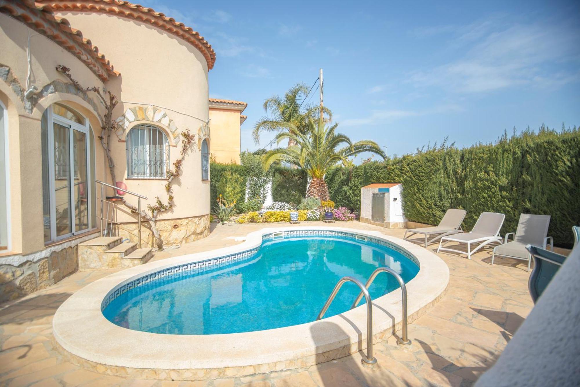 Chalet Individual Con Piscina Privada En Miami Playa